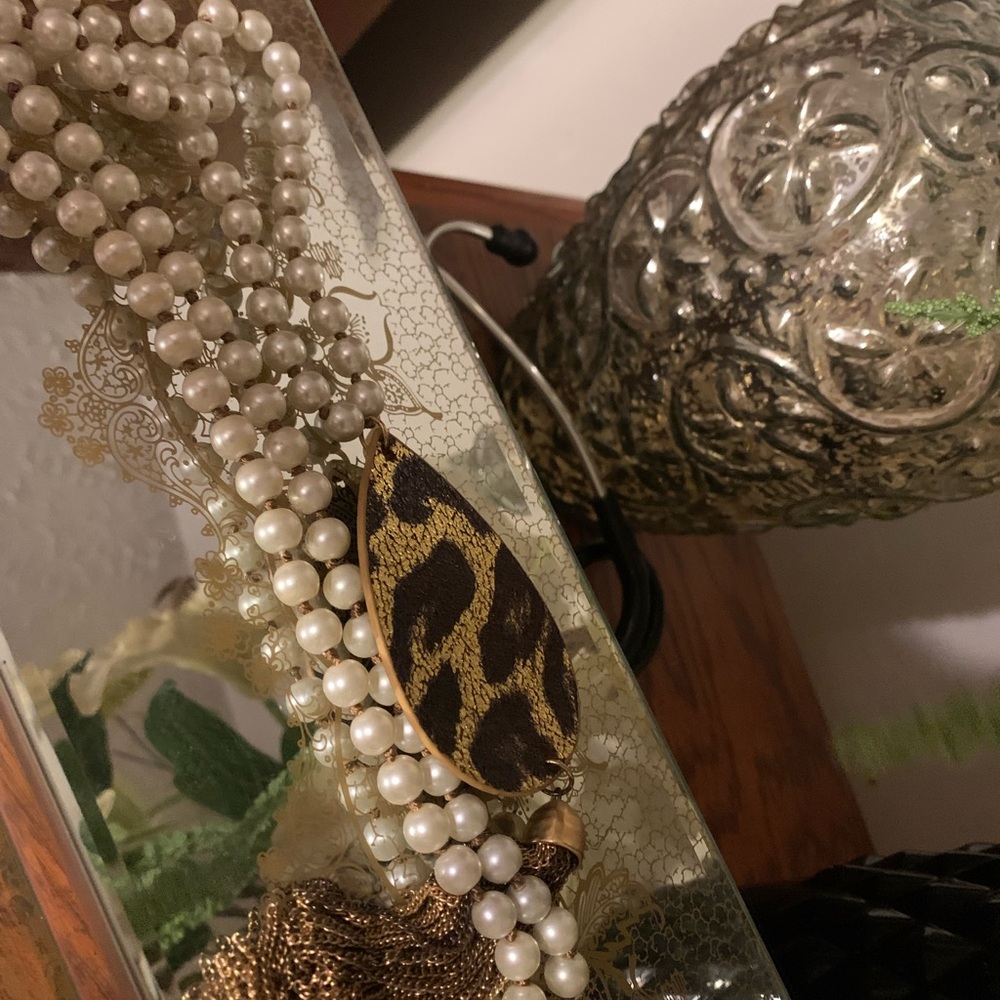 Classy Chic Boutique Pearl and Leopard Necklace